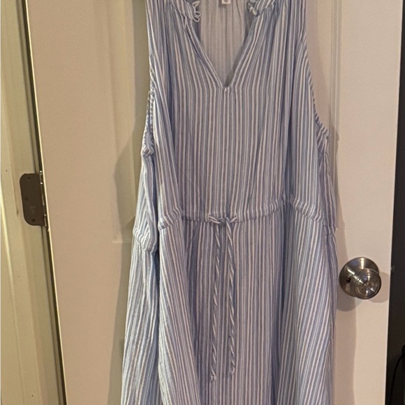 Time and Tru Dresses & Skirts - Time and Tru Blue and White Ruffled Dress